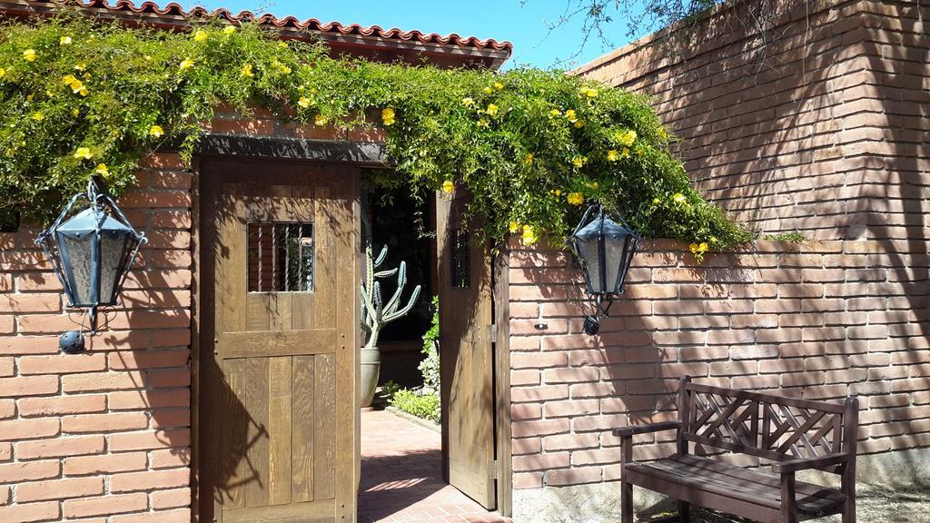 Desert Trails Bed & Breakfast Tanque Verde Esterno foto